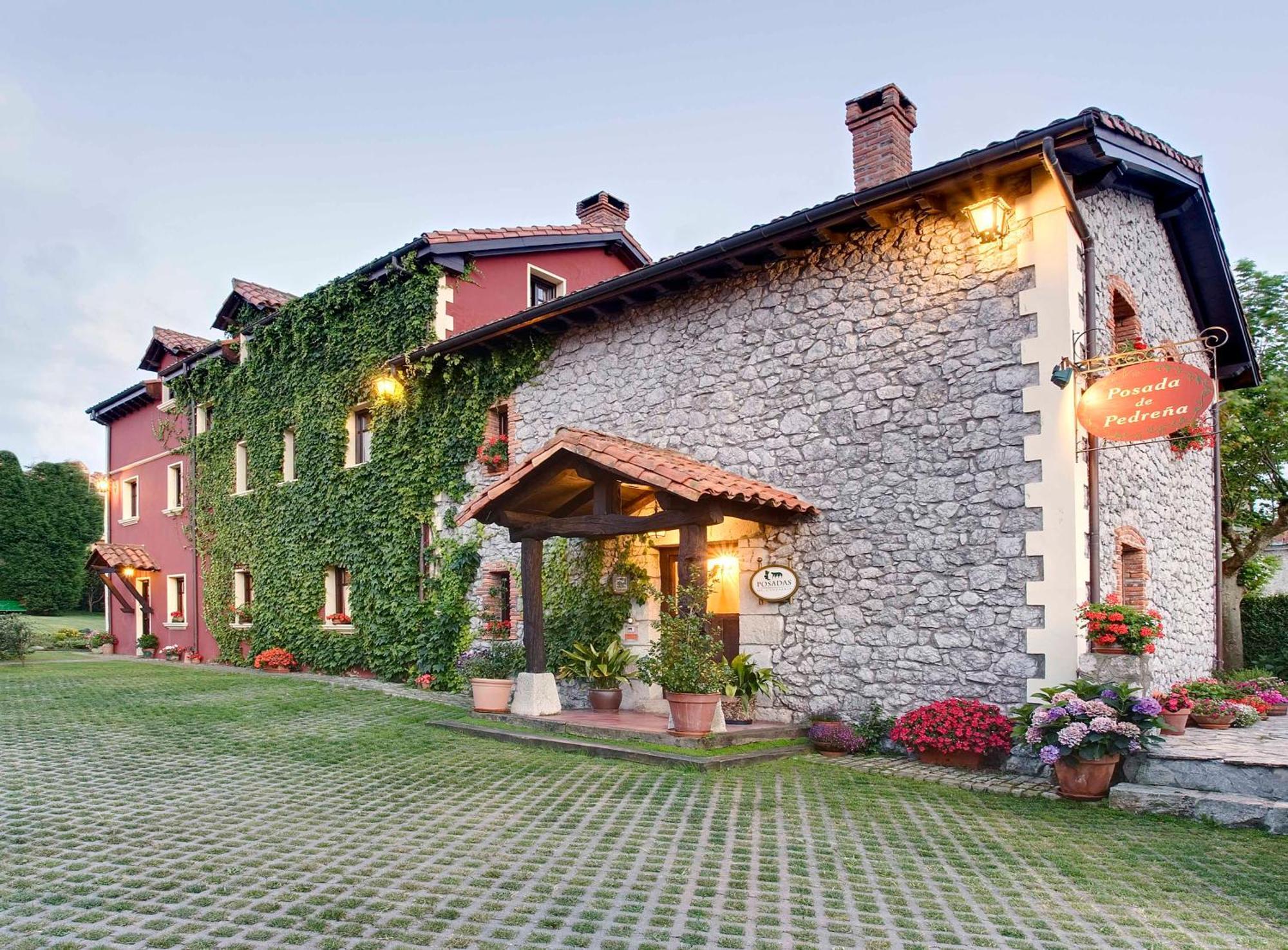 Posada De Pedrena Exterior photo